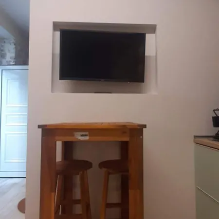 Nest In The * וולוס